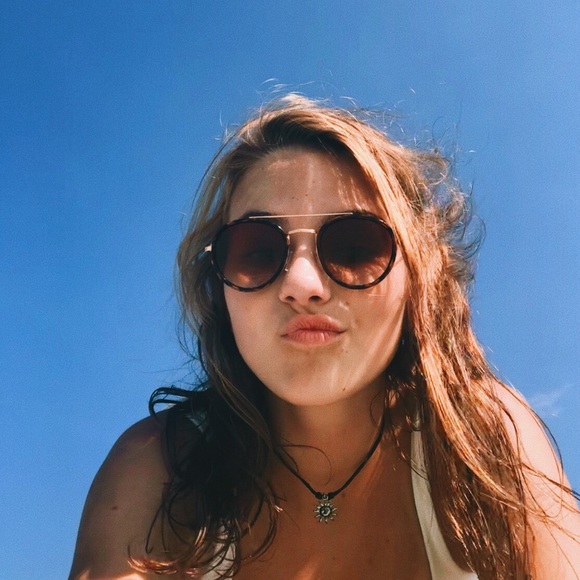 Meet your Posher, Izzy - Picture 1 of 1